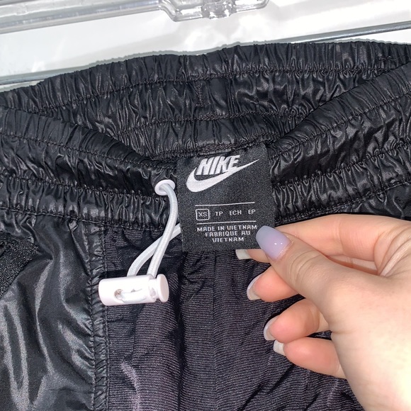 SOLD Sportswear Woven Cargo Pants size XS - Picture 12 of 14